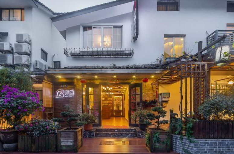 Exterior & Views