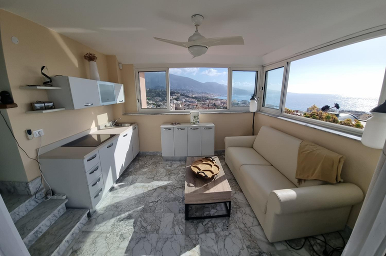 Others 3, Dernier etage d'une maison, Alpes-Maritimes