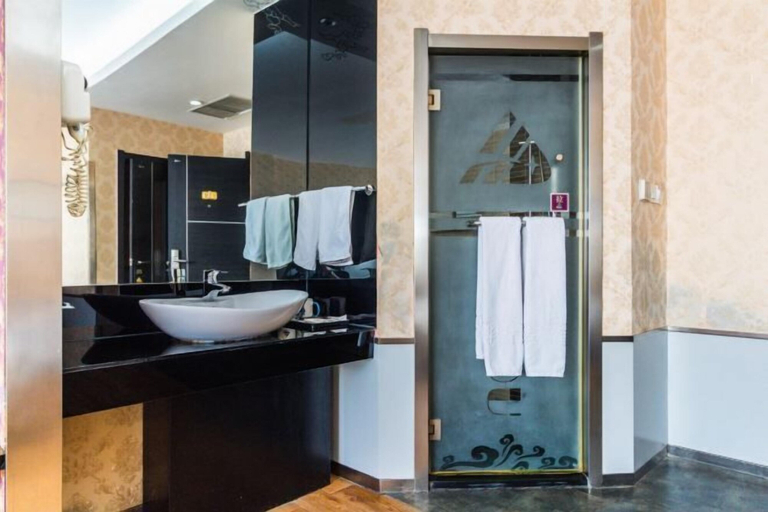 Bathroom 2, Huadu Modern Business Hotel (Jiaohe Boutique), Jilin