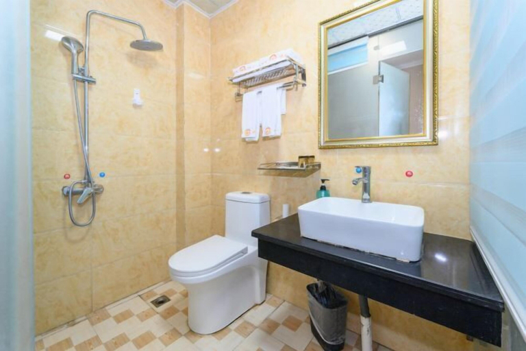 Bathroom 3, Yuzhong Baguo Hotel, Nanchong