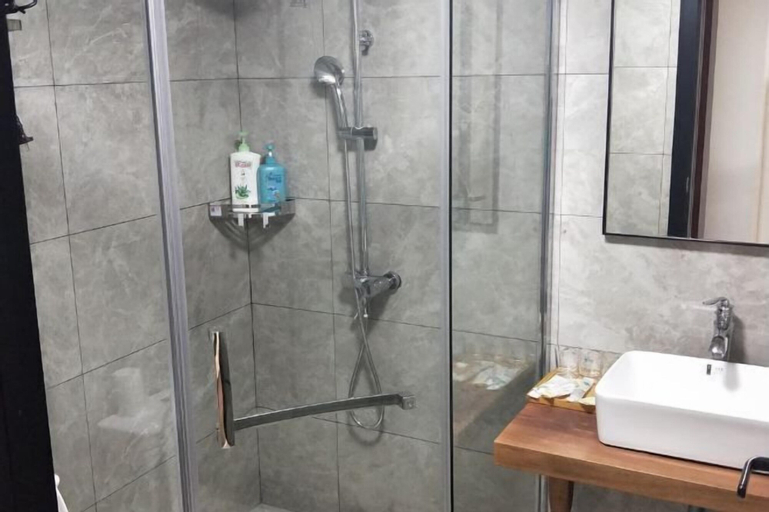 Bathroom 10