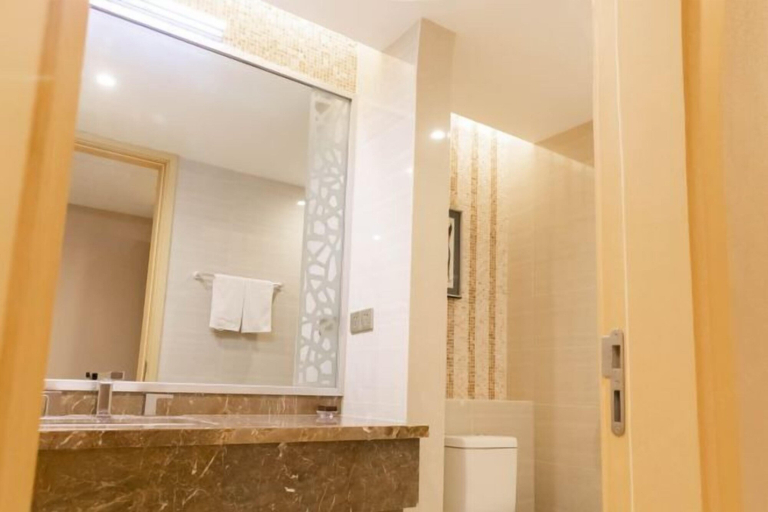Bathroom 4, Jiasheng Jinling Hotel, Nanjing
