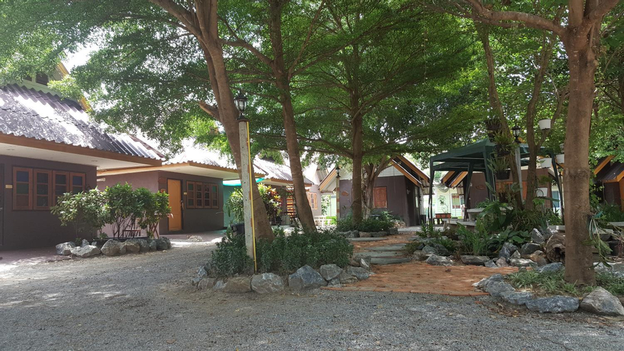 Exterior 4