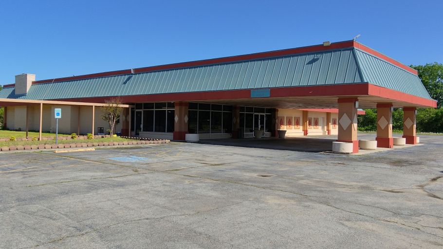 Exterior & Views 2, Countryside Inn & Suites, McCurtain