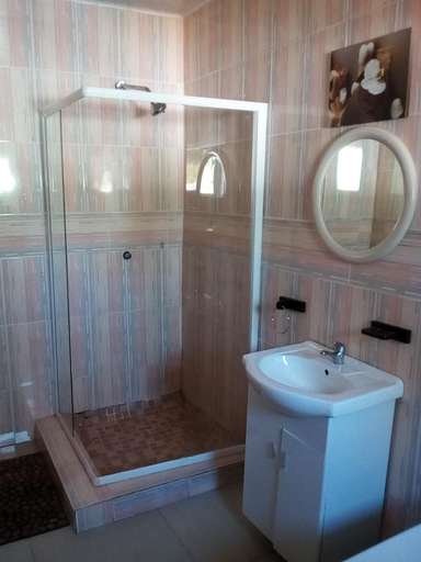 Bathroom 3, Royal Olympia Lodges and Safaris, Livingstone