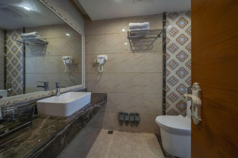 Bathroom 29