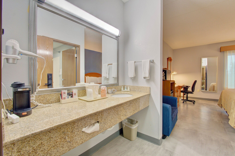 Bathroom 4, Quality Inn & Suites CVG Airport, Boone