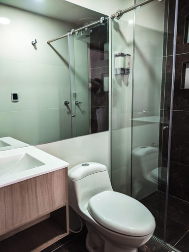 Bathroom 5, GRAN PLAZA SAN AGUSTIN, Isnos