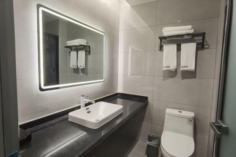 Bathroom 4, Shitai New Century Hotel, Chizhou