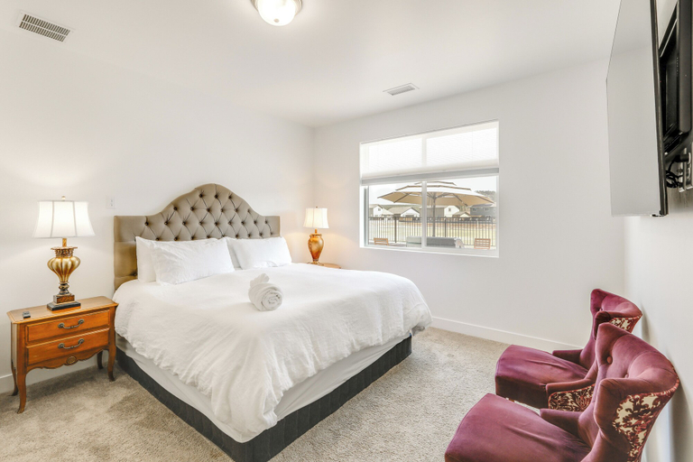 Bedroom 3, Spacious Bellemont Cabin w/ Jacuzzi + Mtn View!, Coconino