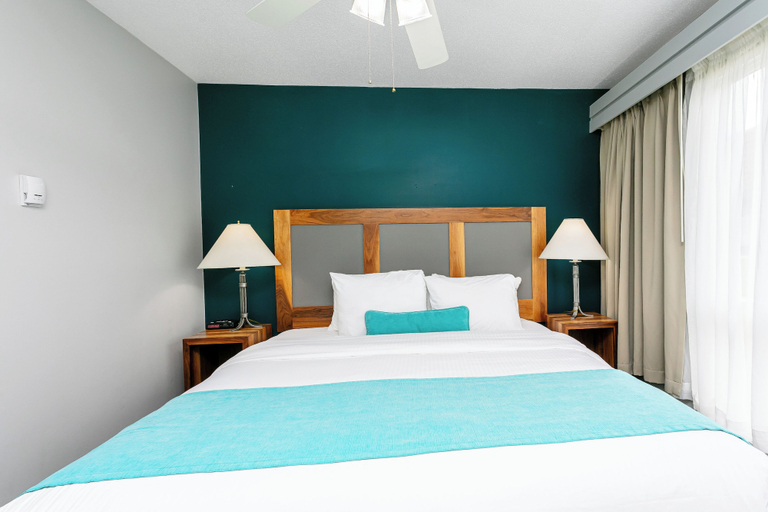 Bedroom 3, Tonquin Inn, Division No. 15