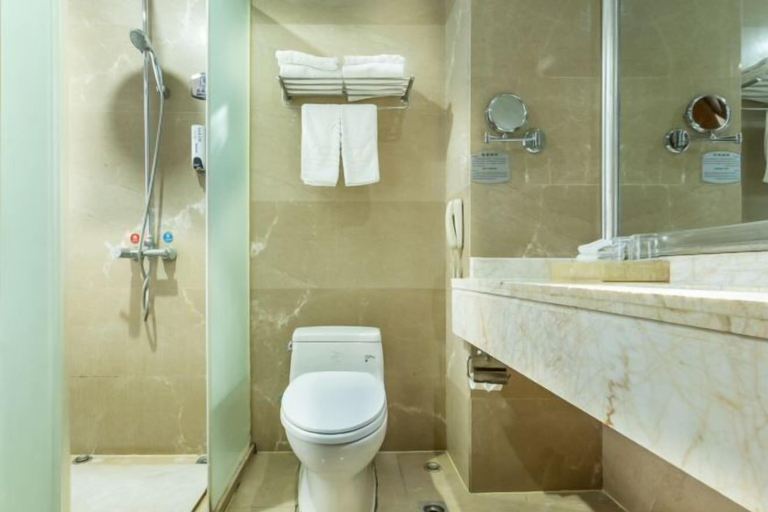 Bathroom 4, Yao Lake Pearl Hotel, Nanchang