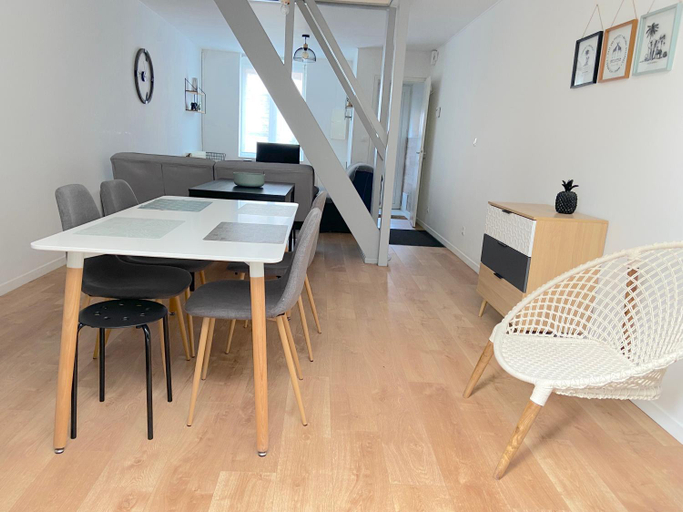 Others 3, Maison Cosy 4 chambres 2 SDB Proche Lille, metro, Nord