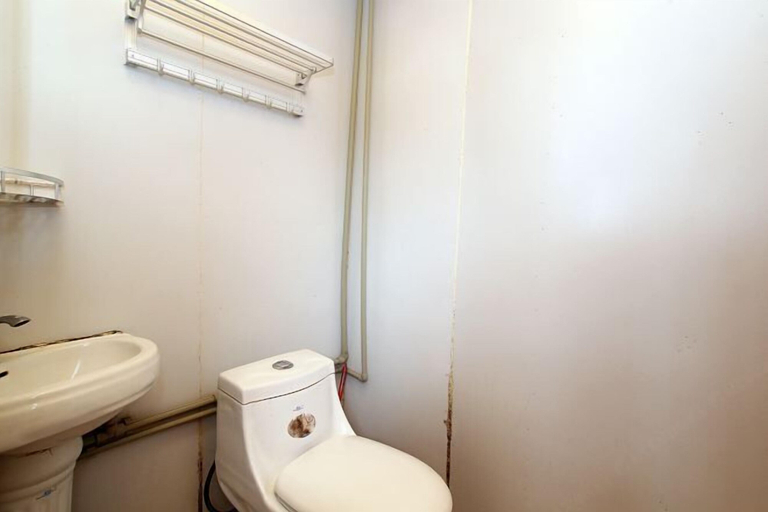 Bathroom, Juyou Hostel, Guilin