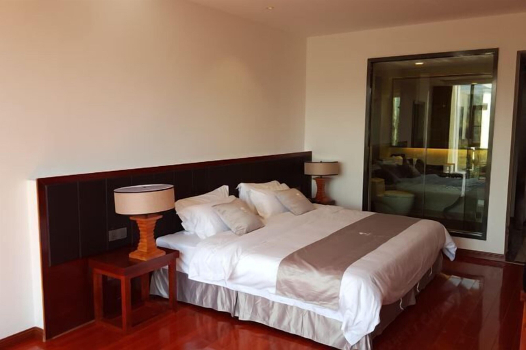 Bedroom 2, Yishan Banshui Hotel, Guilin