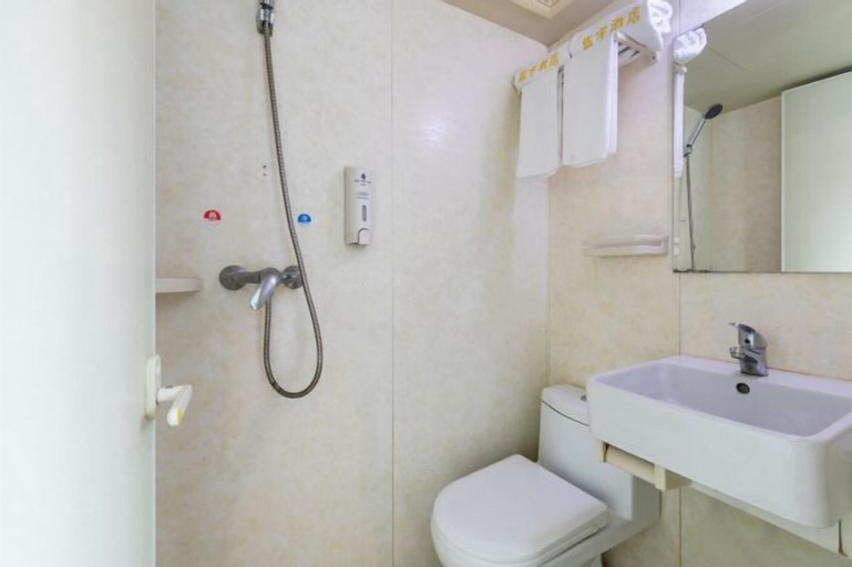 Bathroom 13