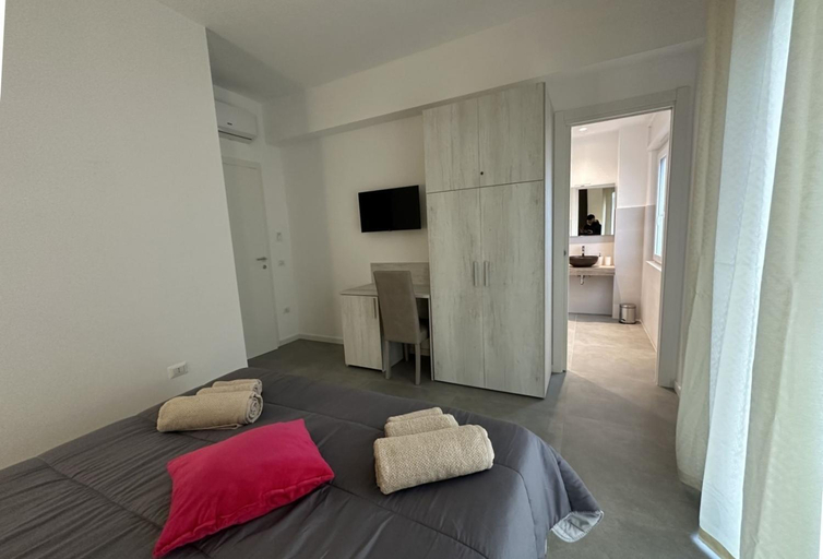 Others 5, GIROOMS B&B, Crotone