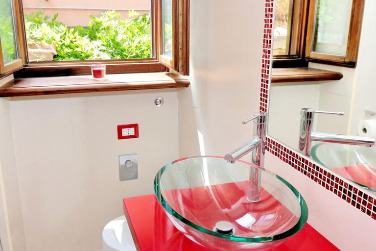 Bathroom 3, the red apartment, Rome