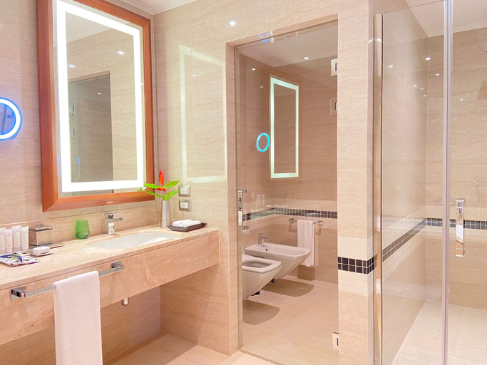 Bathroom 5, Grand Hotel Djibloho, Evinayong
