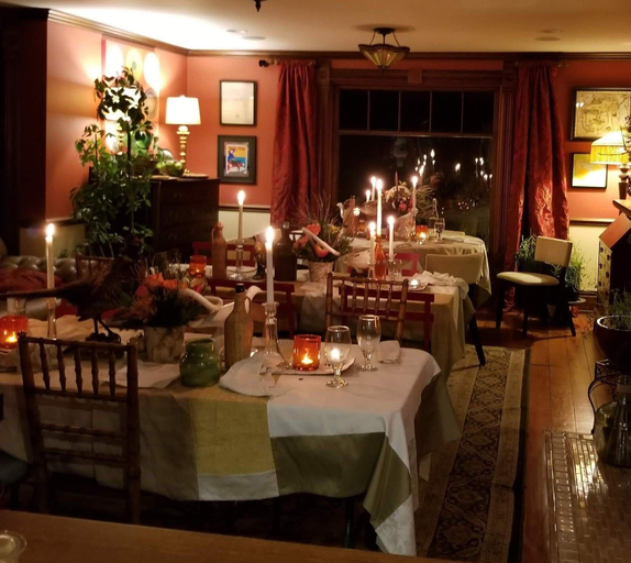Food & Drinks 5, Twin Oaks Inn, Allegan