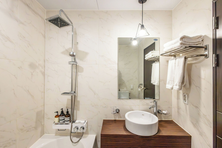 Bathroom 3, JK Blossom Hotel, Gangseo
