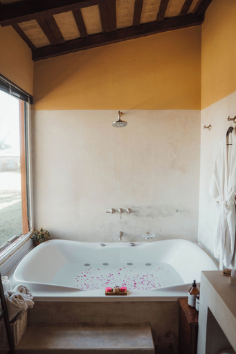 Bathroom 3, Estancia La Violeta, Federación