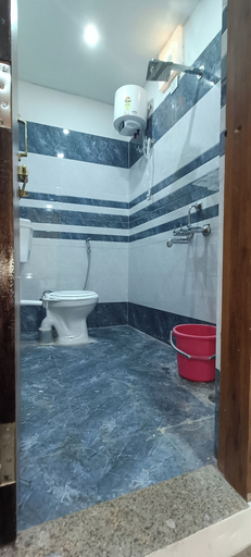 Bathroom 3, Om Shanti Guest House, Varanasi