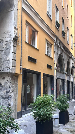 Exterior 9