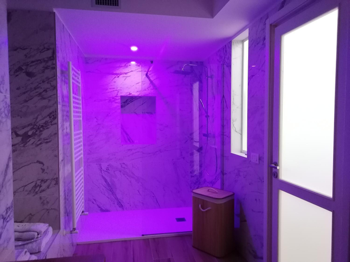 Shower 3, Appartamenti Mascagni, Bari