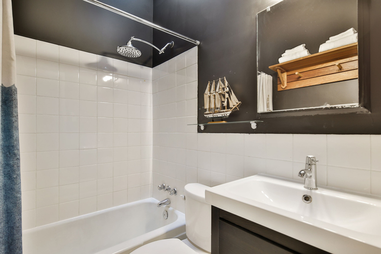 Bathroom, La Maison Du Mile-End, Montréal
