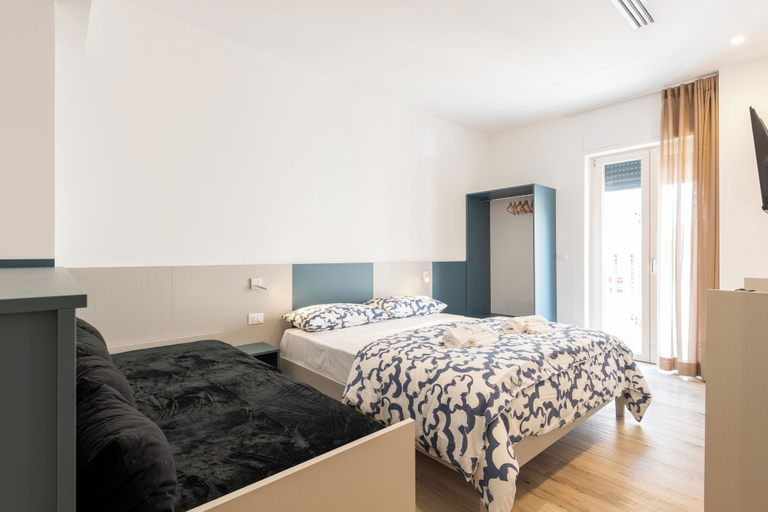 Bedroom 2, La Perla del Mare Rooms, Bari