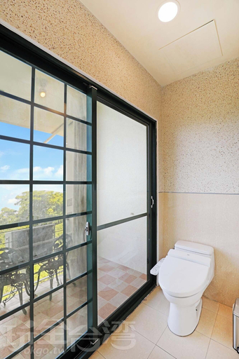 Bathroom 5, Baili Manor Cing Jing, Nantou