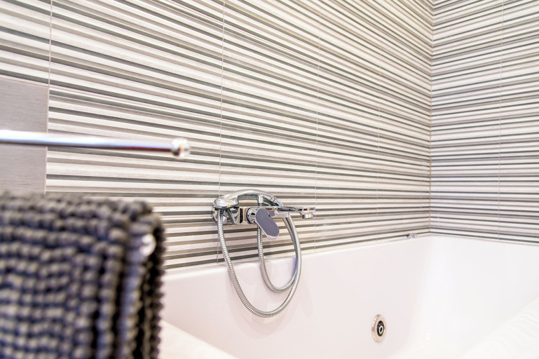 Bathroom 2, Ponte Vecchio, La Spezia