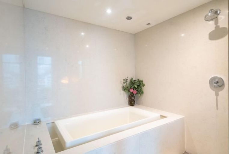 Bathroom 14