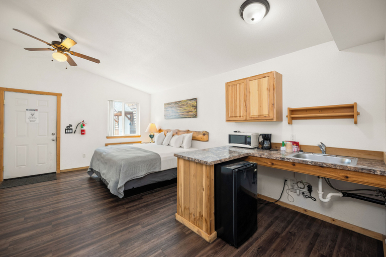 Bedroom 3, Moose Inn, Kootenai
