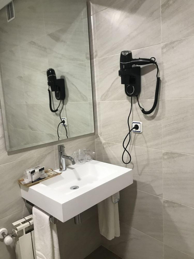 Bathroom 4, Alda Castelao, Pontevedra