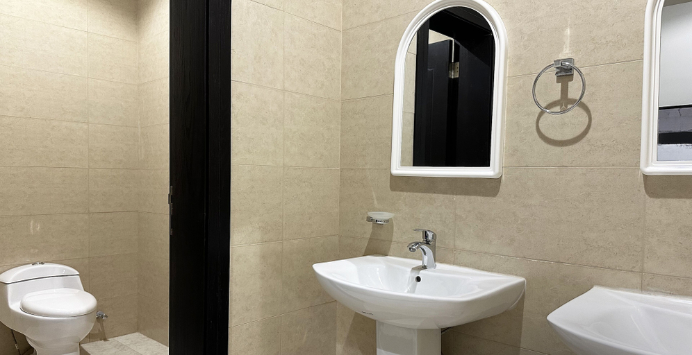 Bathroom 4, Al-Mutamarat A-12 Timeless History AZ11, Riyadh