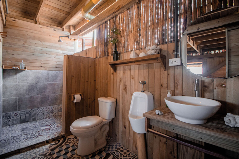 Bathroom 4, Watú Kite House, Manaure