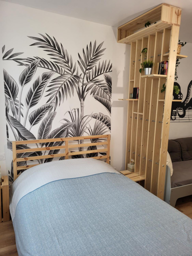 Guestroom, Le Lavoir - Studio centre ancien sur placette, Var