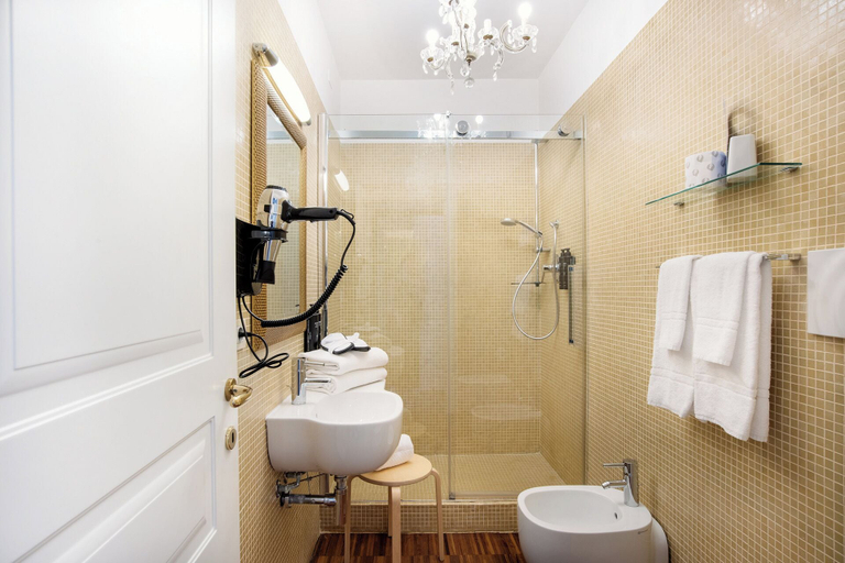 Bathroom 4, Hotel Palazzo Cavalieri, Syracuse