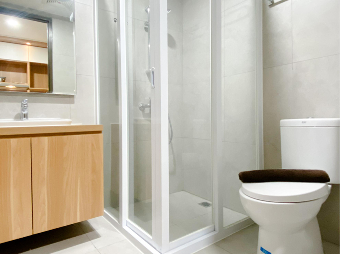 Bathroom 4, Good and Cozy Living Studio Pollux Chadstone Apartment By Travelio, Cikarang