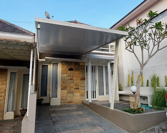 NOOSA VILLA, Malang