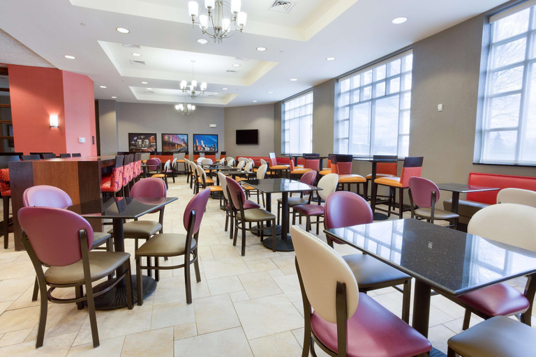 Food & Drinks 5, Drury Inn & Suites Cincinnati Sharonville, Cincinnati