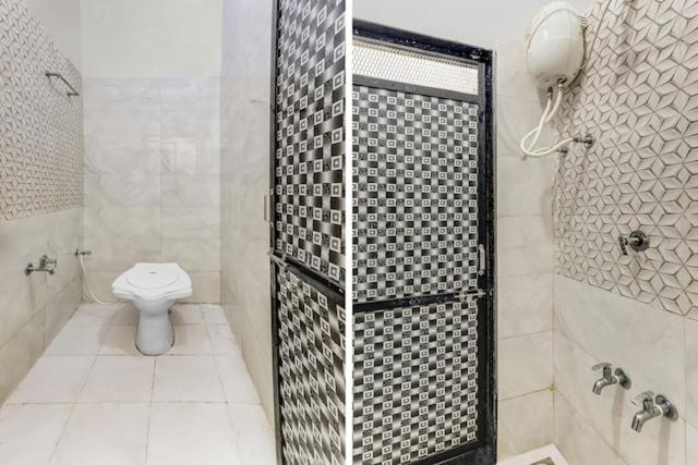 Bathroom 3, Neelkanth Homes, Narmada
