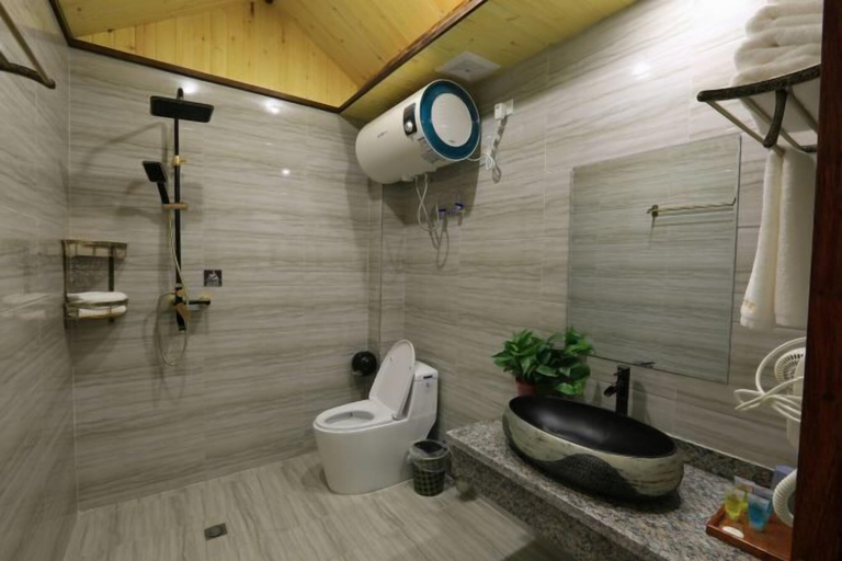 Bathroom 3, Mount Hua Hongchen Xiake Themed Homestay, Weinan