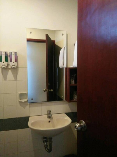 Bathroom 10