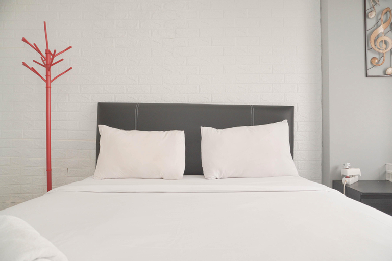 Minimalist and Cozy Living 1BR Belmont Residence Puri Apartment By Travelio, West Jakarta
