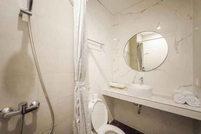 Bathroom 10