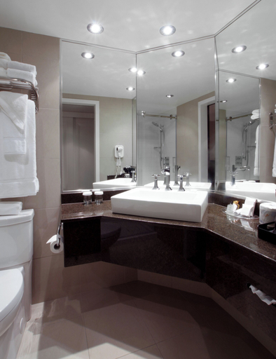 Bathroom 5, Hotel Manoir Victoria, Communauté-Urbaine-de-Québec
