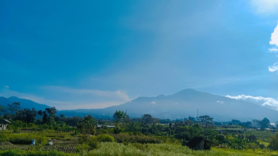 Exterior & Views 4, Guesthouse Metro Batu, Malang